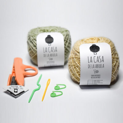2 Madejas de Lana de Alpaca con Artículos de Tejido